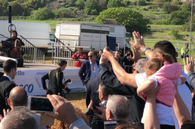 La grande festa dei fedeli ad Alessano. Papa Francesco: “Dobbiamo imitare Don Tonino: una Chiesa vicina ai poveri” - Corriere Salentino