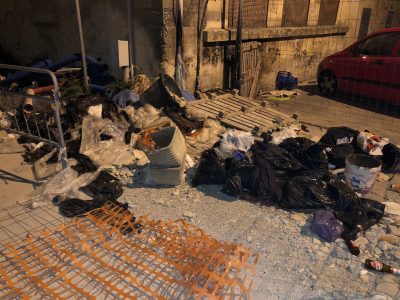 “In via Adua e via Dasummo: spazzatura ed erbacce sui marciapiedi dominano il paesaggio" - Corriere Salentino