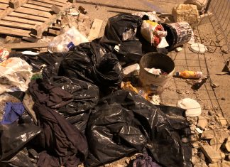“In via Adua e via Dasummo: spazzatura ed erbacce sui marciapiedi dominano il paesaggio”