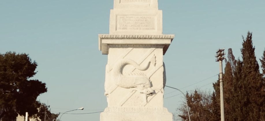 Alla scoperta del Salento: l’obelisco di Lecce, che dal 1822 accoglie chi arriva e chi torna - Corriere Salentino
