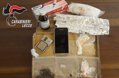 Addosso droga di tutti i tipi per soddisfare ogni cliente: arrestato 38enne, nei guai anche l'acquirente - Corriere Salentino