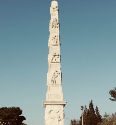 Alla scoperta del Salento: l’obelisco di Lecce, che dal 1822 accoglie chi arriva e chi torna - Corriere Salentino