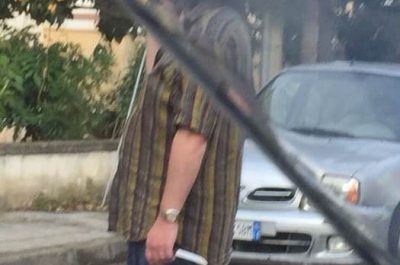 Si scaglia contro la casa dell'ex velina di "Striscia la Notizia" e semina il panico armato di coltello: cercava il cane - Corriere Salentino