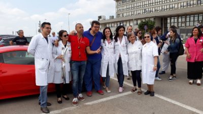 Il rombo delle Ferrari nel Polo Oncologico: emozione fortissima per i piccoli pazienti dell’Oncoematologia - Corriere Salentino