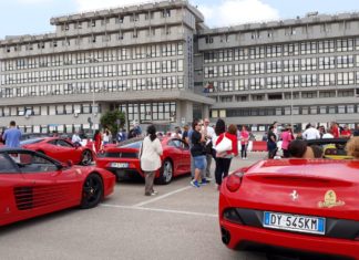 Il rombo delle Ferrari nel Polo Oncologico: emozione fortissima per i piccoli pazienti dell’Oncoematologia