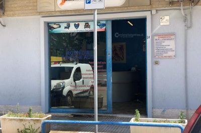 Fiamme sulla porta dell'agenzia di cui è socio Finamore, il consigliere: "Forse una ripicca politica, ma non ho nemici" - Corriere Salentino