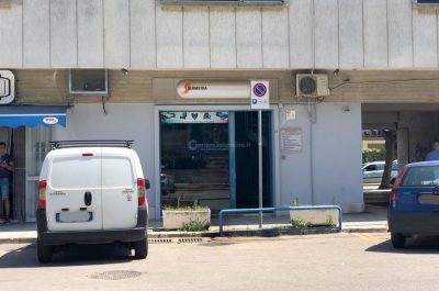 Fiamme sulla porta dell'agenzia di cui è socio Finamore, il consigliere: "Forse una ripicca politica, ma non ho nemici" - Corriere Salentino