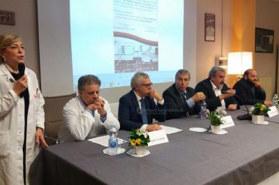 Dall’Unità Farmaci Antiblastici di Gallipoli al DEA di Lecce: la visita di Emiliano nelle strutture all’avanguardia della sanità salentina - Corriere Salentino