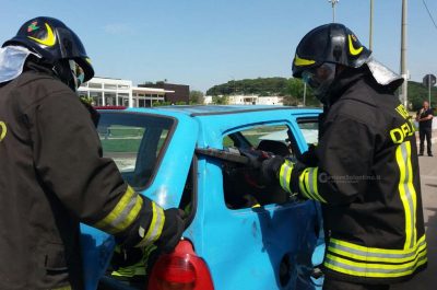 Scuola evacuata e auto incendiata ma è un'esercitazione, la sicurezza insegnata ai ragazzi - Corriere Salentino