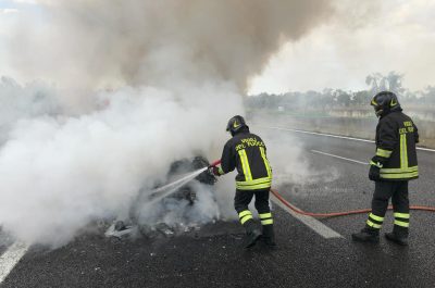La “maledizione” di Prima Lecce, sventura anche per la consigliera Gigante: l'auto va a fuoco sulla statale - Corriere Salentino