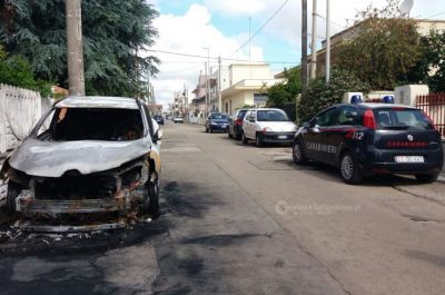 Ennesimo veicolo distrutto dal fuoco, ancora una donna nel mirino: distrutta l'auto in uso ad una giovane - Corriere Salentino