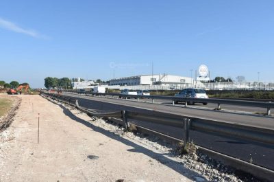 Ubriaco e drogato, perde il controllo dell'auto e si schianta contro il guardrail: 28enne in prognosi riservata - Corriere Salentino