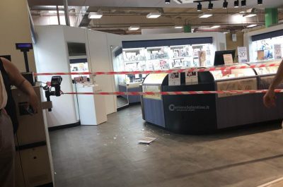 Terrore nel centro commerciale, banditi sfondano le vetrate della gioielleria e fuggono coi preziosi: ricercati in quattro - Corriere Salentino