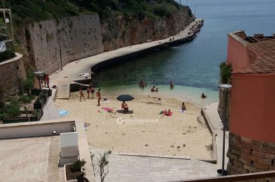 Malore in acqua per una donna, che rischia di annegare: "codice rosso" in ospedale, è grave - Corriere Salentino