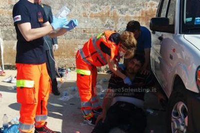 Riprendono gli sbarchi, 60 migranti approdano a Leuca sul veliero: molti bambini, c'è anche una donna incinta - Corriere Salentino