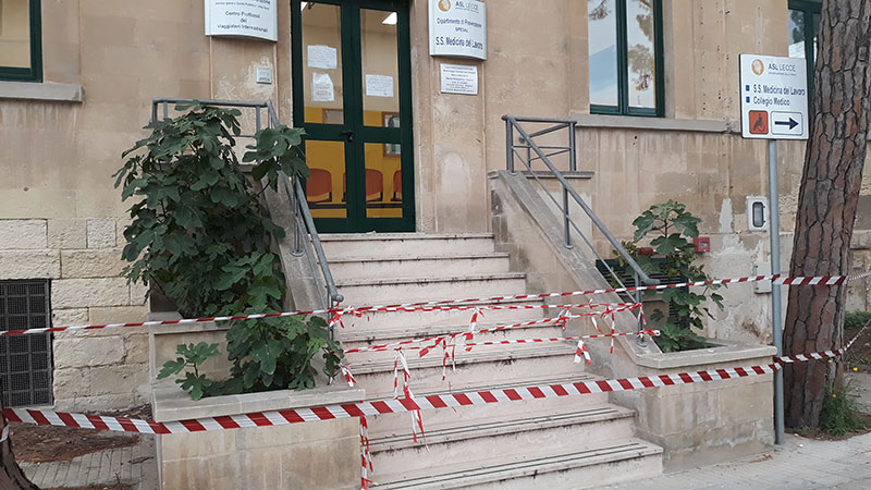 Plafoniere Sospese Per Ufficio : Crolla il solaio nel ufficio delle vaccinazioni a lecce corriere