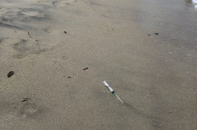 Boom di siringhe in spiaggia, fioccano le segnalazioni allo "Sportello dei Diritti" - Corriere Salentino