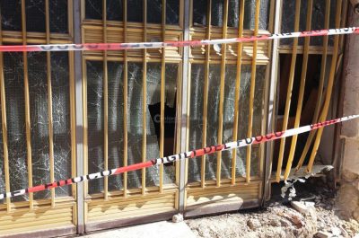 Boato nella notte, esplosione squarcia l'ingresso del deposito di un 43enne già noto - Corriere Salentino