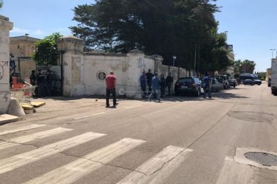 Blitz all'alba, sgomberato e sequestrato il centro sociale "Villa Matta": denunciate sette persone - Corriere Salentino