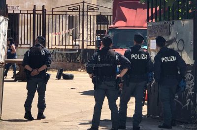 Blitz all'alba, sgomberato e sequestrato il centro sociale "Villa Matta": denunciate sette persone - Corriere Salentino