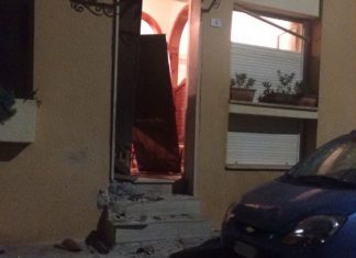 Ordigno squarcia l’ingresso della casa di un pensionato: misterioso attentato, forse un errore di persona