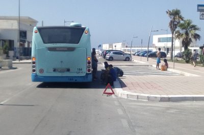 San Cataldo di Lecce. Il bus del trasporto urbano si rompe e i passeggeri rimangono appiedati - Corriere Salentino