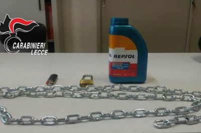 Follia in caserma, si incatena all'auto sequestrata: "Ridatemela o la incendio" - Corriere Salentino