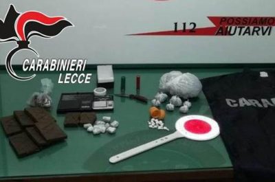 In casa oltre un chilo di droga, bilancini e due cartucce: arrestato 21enne - Corriere Salentino