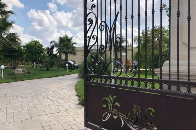 Cede il balcone mentre pulisce la facciata della sala ricevimenti, precipita da 5 metri e muore - Corriere Salentino