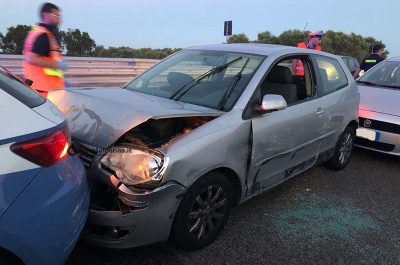 Inseguimento sulla Lecce-Brindisi, auto della polizia speronate e agenti feriti: arrestata una donna - Corriere Salentino