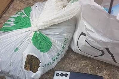 Doppio blitz antidroga, arrestati per spaccio due 21enni: sequestrato circa un chilo di "erba" - Corriere Salentino