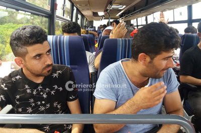 L'Italia chiude i porti ai migranti, i salentini tendono le mani: la storia di un'altra "faccia" del Paese - Corriere Salentino