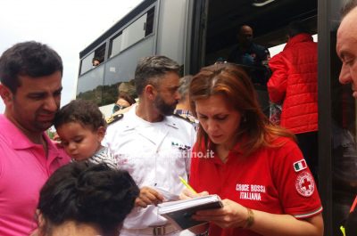 L'Italia chiude i porti ai migranti, i salentini tendono le mani: la storia di un'altra "faccia" del Paese - Corriere Salentino