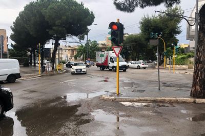 Tragedia in città, giovane in scooter si schianta contro un'auto: muore 23enne - Corriere Salentino
