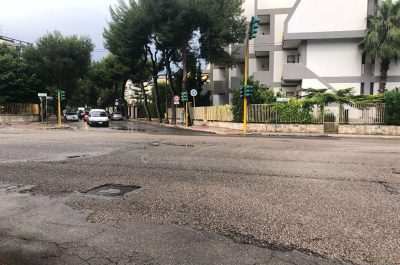 Tragedia in città, giovane in scooter si schianta contro un'auto: muore 23enne - Corriere Salentino