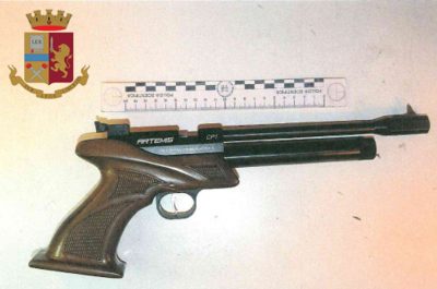 Comprano online armi ad aria compressa, ma letali: sequestrato anche un fucile da cecchino - Corriere Salentino