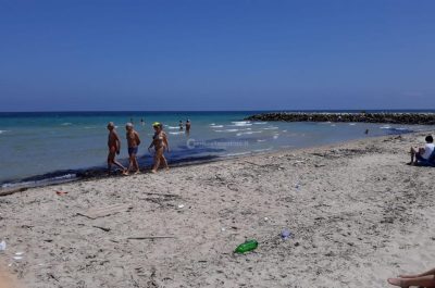 Spiagge & rifiuti: a Torre Chianca va “in onda” la solita serie di sporcizie - Corriere Salentino