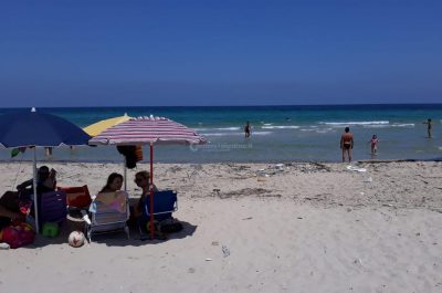 Spiagge & rifiuti: a Torre Chianca va “in onda” la solita serie di sporcizie - Corriere Salentino