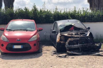 Ancora una notte "rovente" in città, brucia l'auto di una donna, danni anche ad un'altra vettura - Corriere Salentino