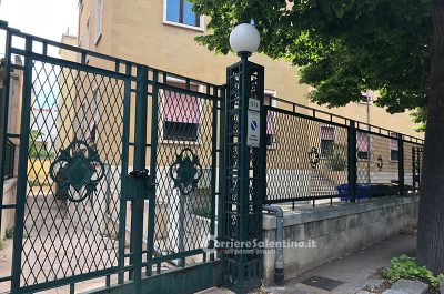 Raid vandalico contro l'ufficio del Ministero: scritte No Tap e uova piene di vernice contro il portone - Corriere Salentino