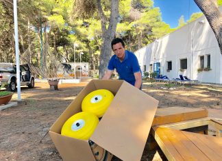 Consegnata questa mattina a San Cataldo una sedia Job per l’accesso al mare delle persone con disabilità