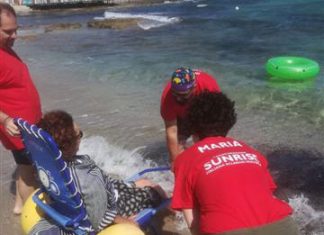Al via oggi a San Foca “Il mare di tutti”, il progetto che apre le spiagge ai disabili affetti da sclerosi multipla