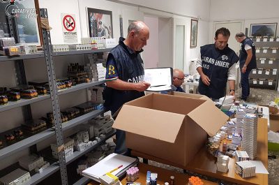 Nel box auto oltre mezzo milione di fiale illegali e pasticche dopanti, maxi sequestro: cinque arresti - Corriere Salentino