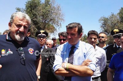 Il ministro Centinaio a Lecce, Emiliano chiede un decreto per accelerare i tagli e un grande risarcimento per gli olivicoltori - Corriere Salentino