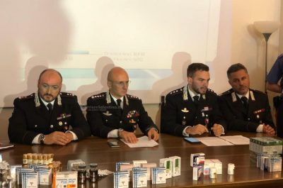 Nel box auto oltre mezzo milione di fiale illegali e pasticche dopanti, maxi sequestro: cinque arresti - Corriere Salentino