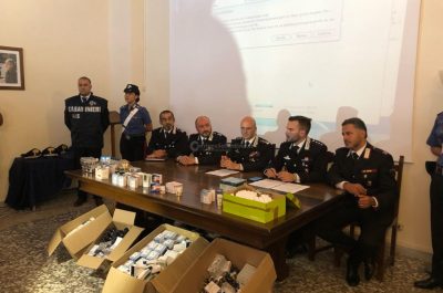 Nel box auto oltre mezzo milione di fiale illegali e pasticche dopanti, maxi sequestro: cinque arresti - Corriere Salentino