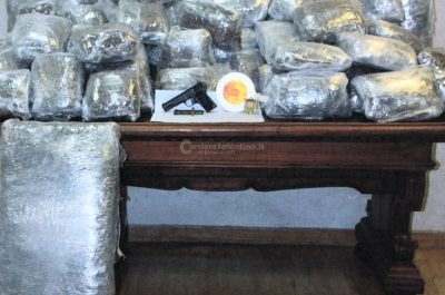 Fingono di uscire in barca per una battuta di pesca ma hanno un carico di oltre 500 kg di droga, quattro arresti - Corriere Salentino