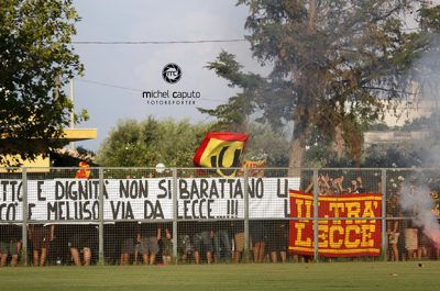 "Chiricò e Meluso via da Lecce". Spunta lo striscione degli ultras Lecce - Corriere Salentino