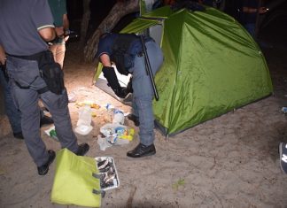Controlli a Torre dell’Orso, un arresto e otto sequestri di merce: sgomberata la pineta