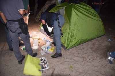 Controlli a Torre dell’Orso, un arresto e otto sequestri di merce: sgomberata la pineta - Corriere Salentino